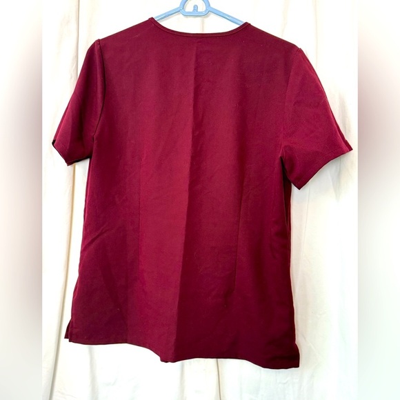 Figs Unisex Scrubs Top Sz M Maroon 100% Awesome - Picture 2 of 6